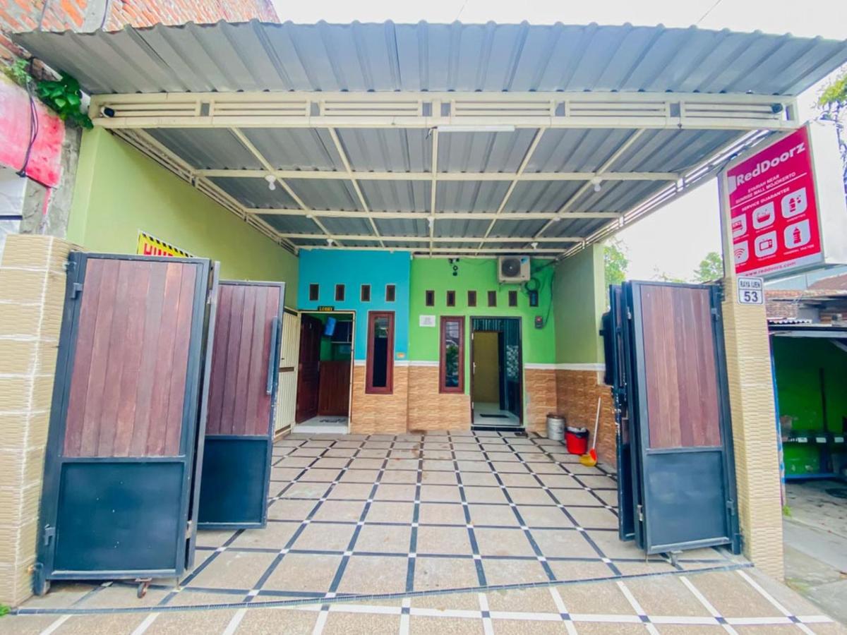 Reddoorz Near Sunrise Mall Mojokerto Exterior photo