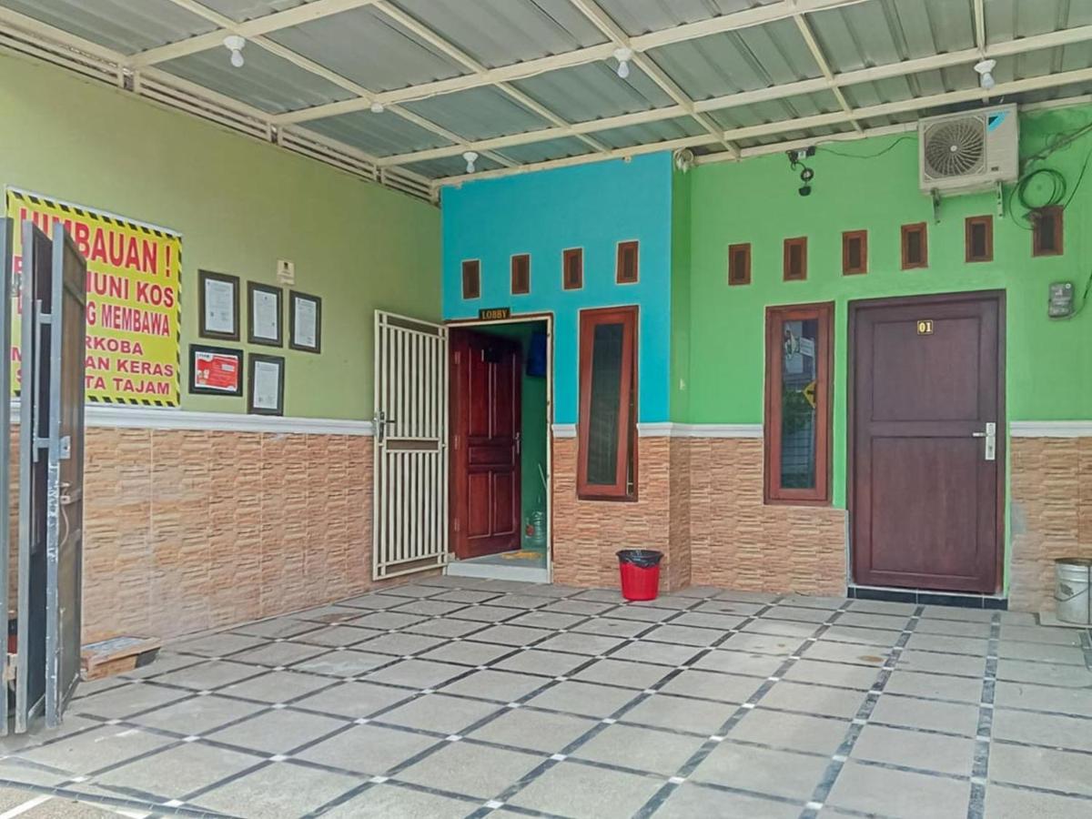 Reddoorz Near Sunrise Mall Mojokerto Exterior photo