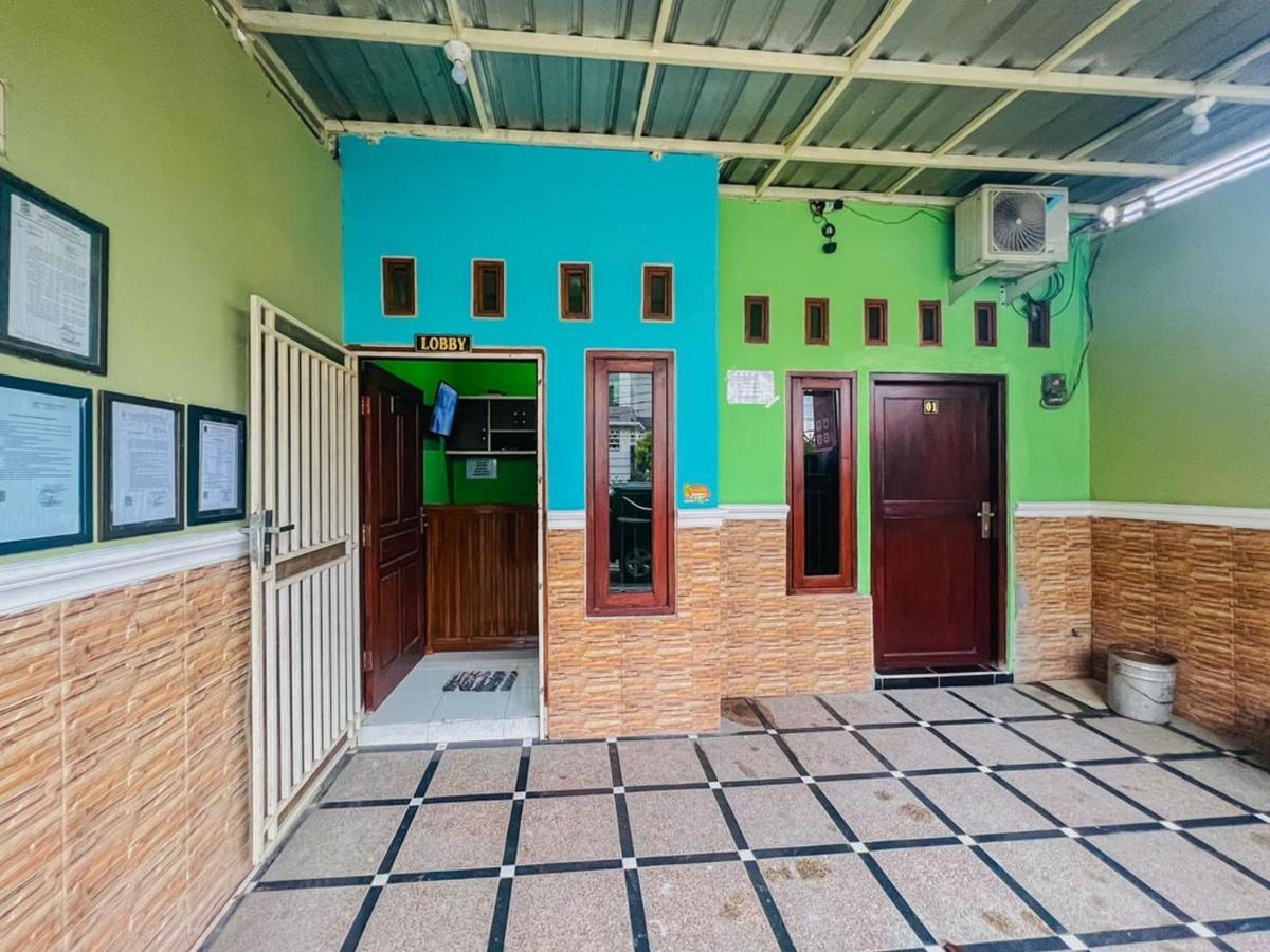 Reddoorz Near Sunrise Mall Mojokerto Exterior photo
