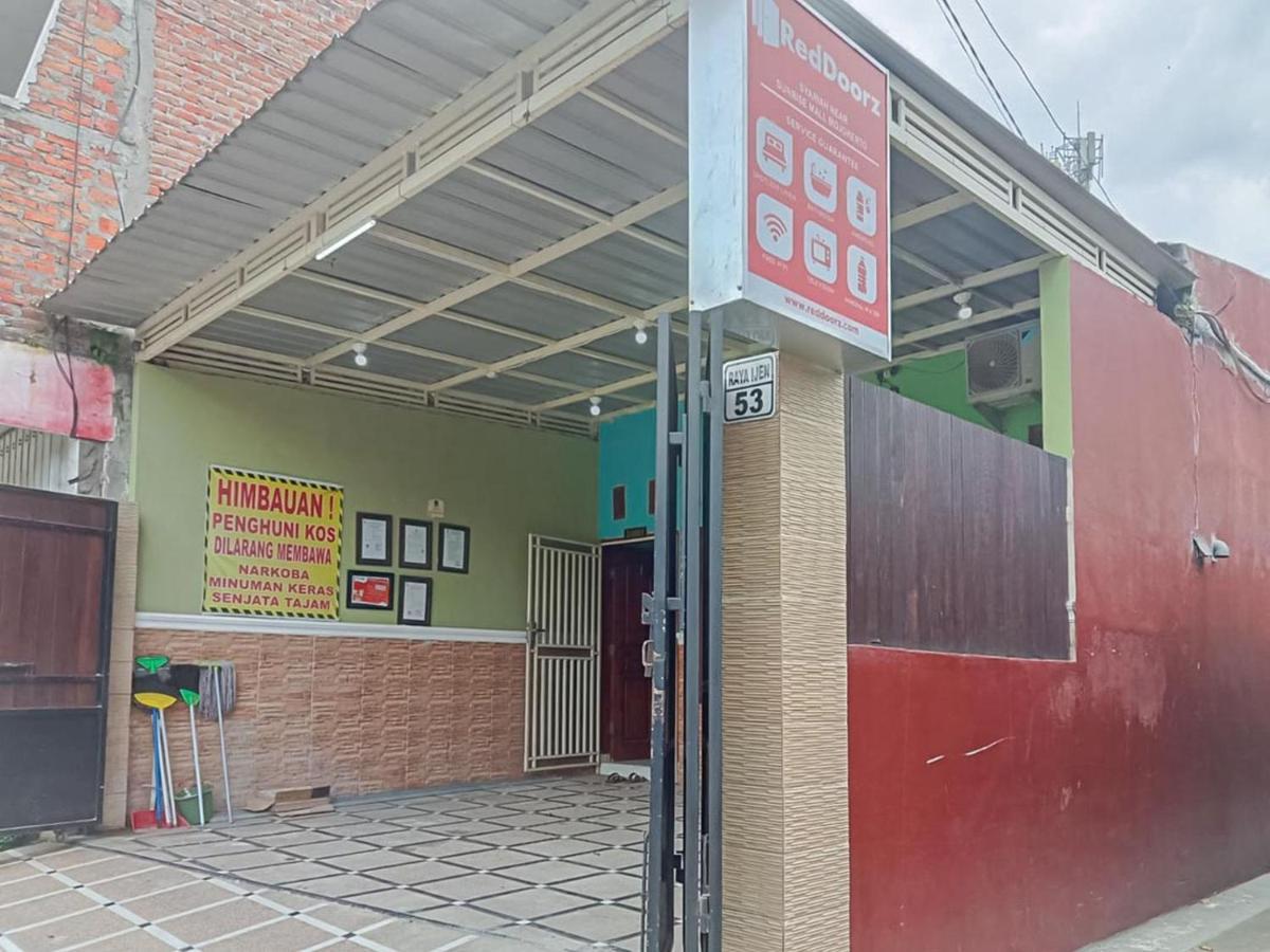 Reddoorz Near Sunrise Mall Mojokerto Exterior photo
