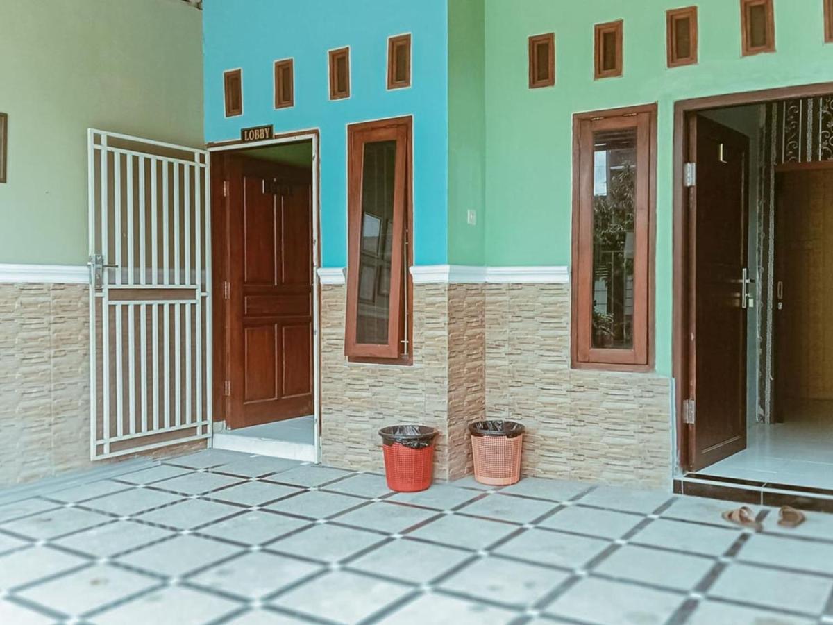 Reddoorz Near Sunrise Mall Mojokerto Exterior photo