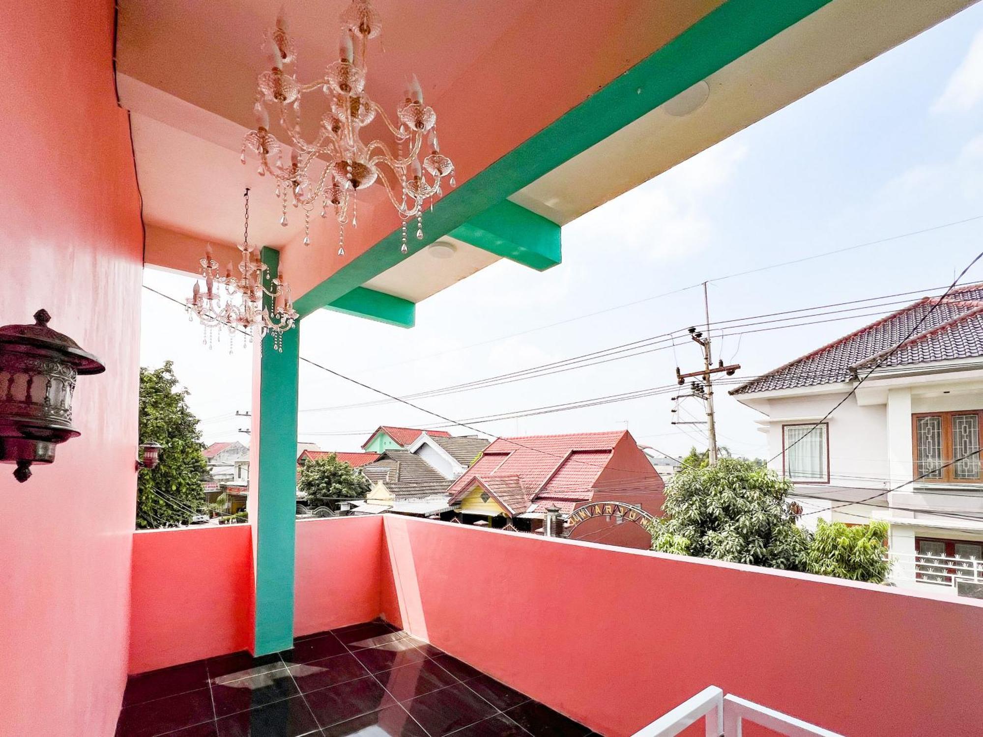 Reddoorz Near Sunrise Mall Mojokerto Exterior photo