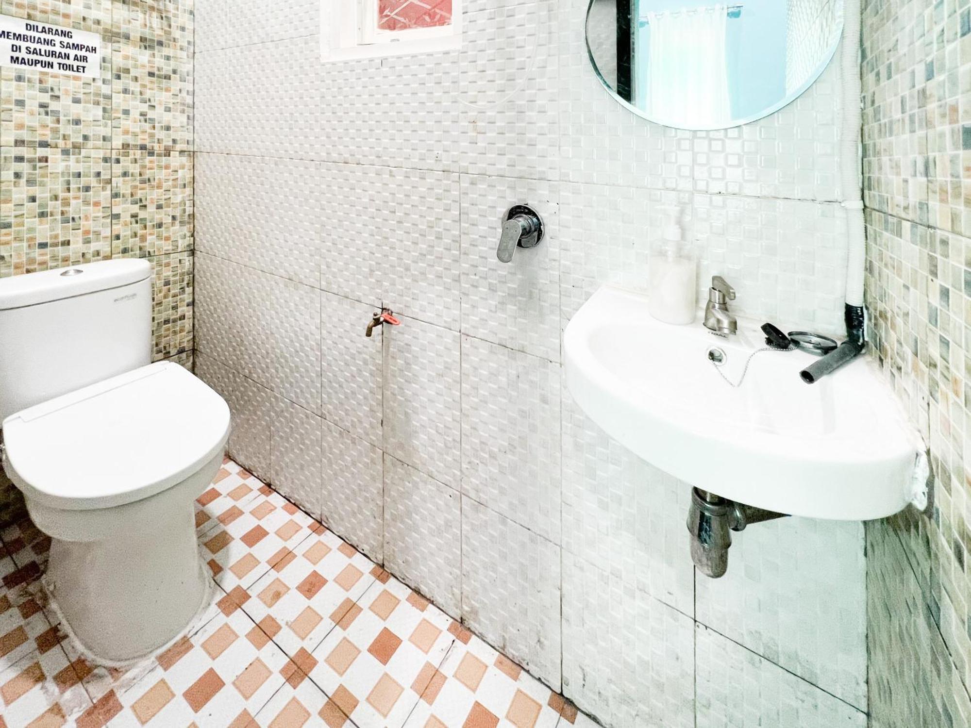 Reddoorz Near Sunrise Mall Mojokerto Exterior photo