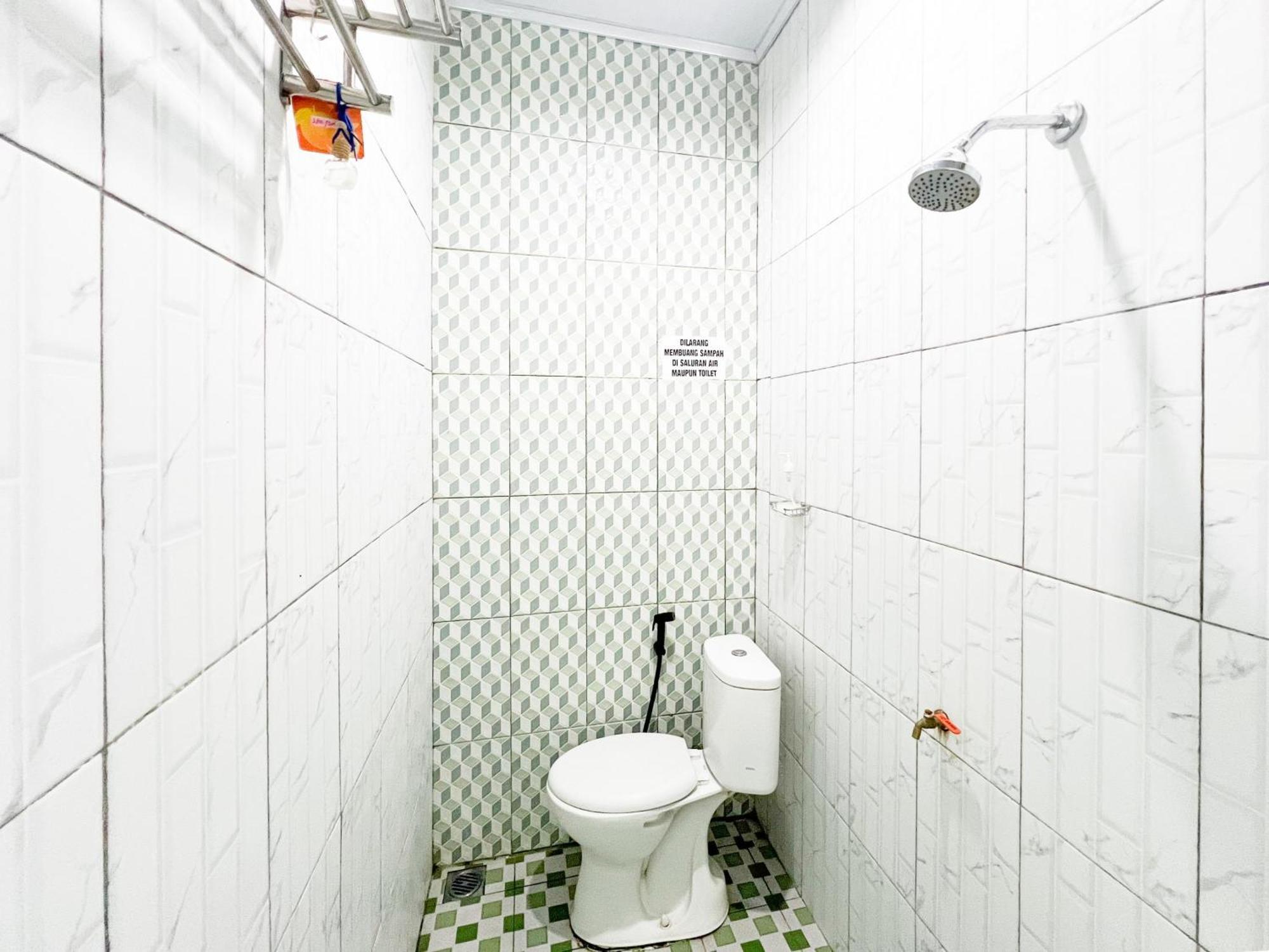 Reddoorz Near Sunrise Mall Mojokerto Exterior photo