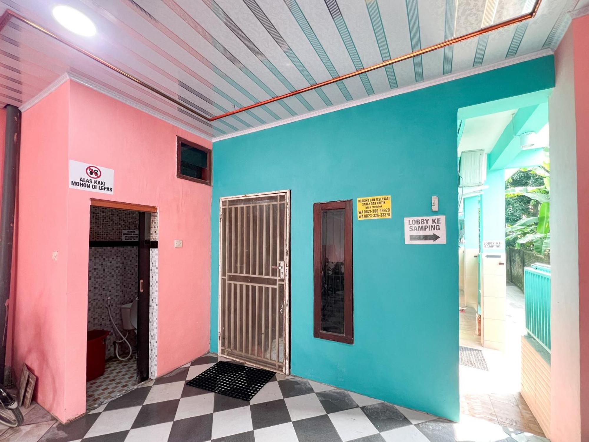 Reddoorz Near Sunrise Mall Mojokerto Exterior photo