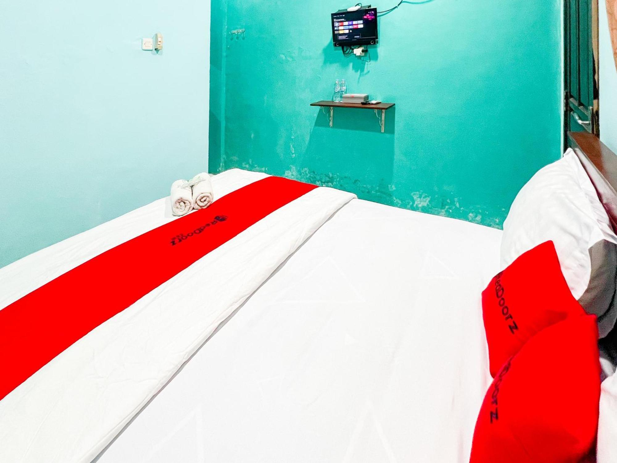 Reddoorz Near Sunrise Mall Mojokerto Exterior photo
