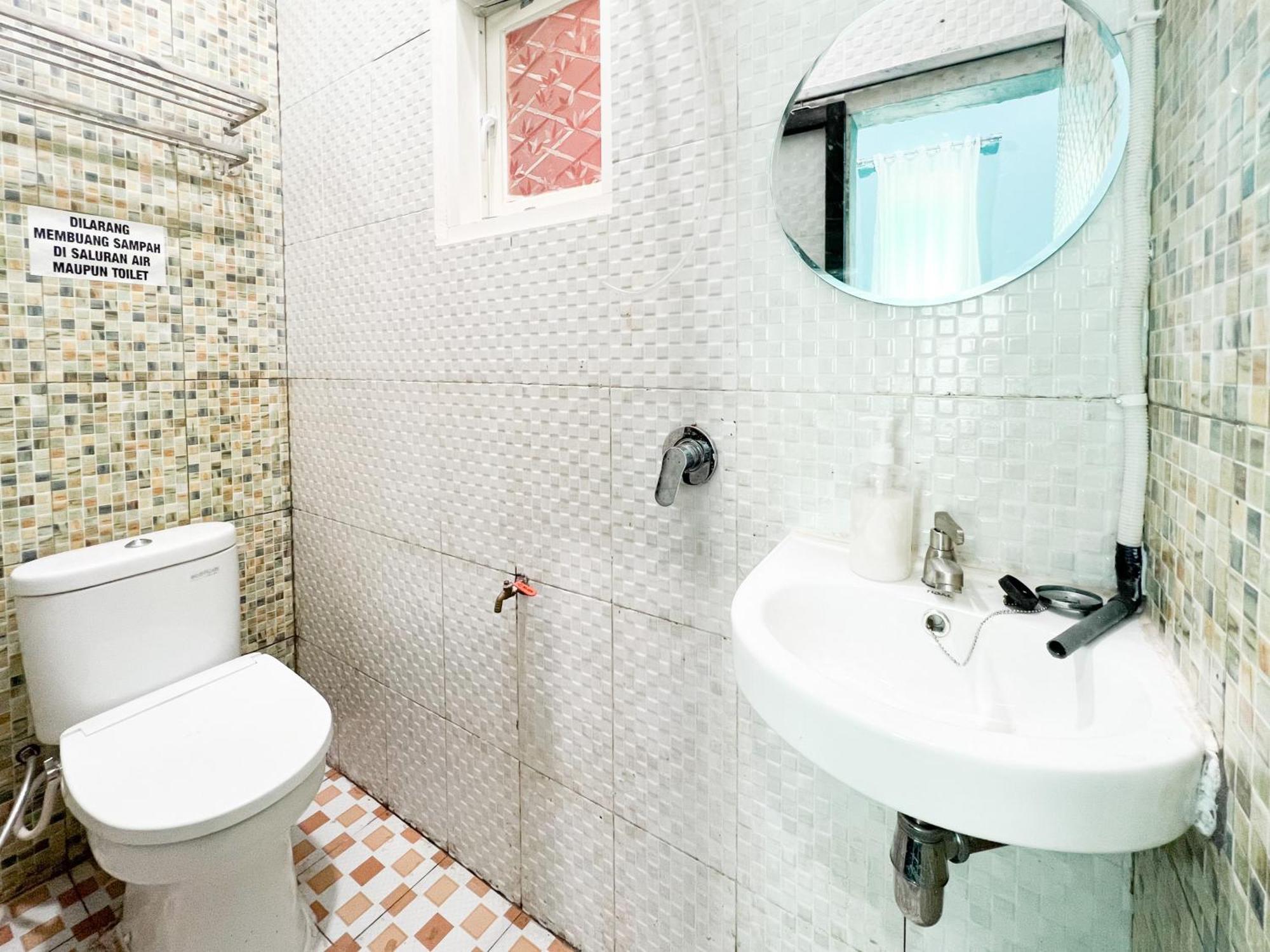 Reddoorz Near Sunrise Mall Mojokerto Exterior photo
