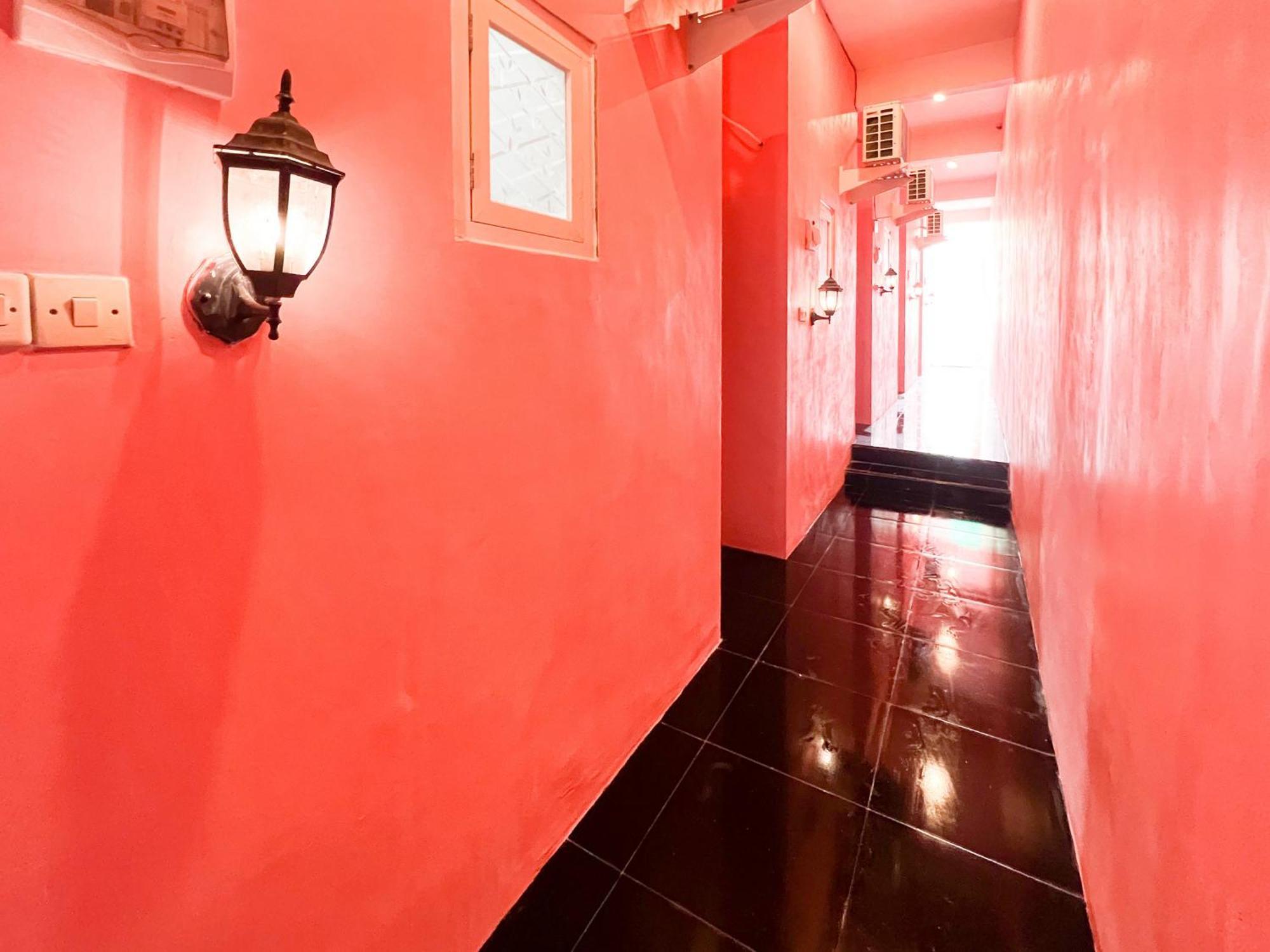 Reddoorz Near Sunrise Mall Mojokerto Exterior photo