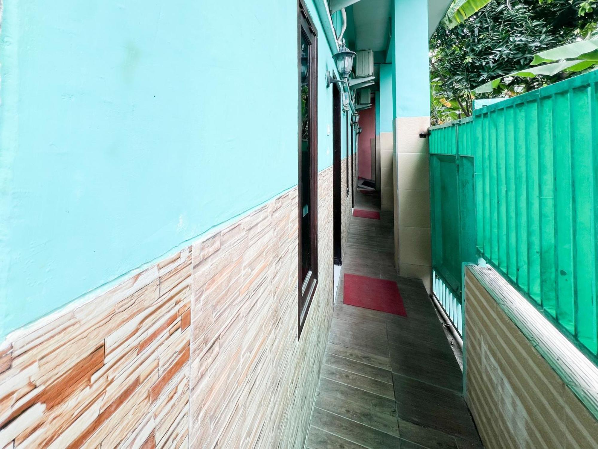 Reddoorz Near Sunrise Mall Mojokerto Exterior photo