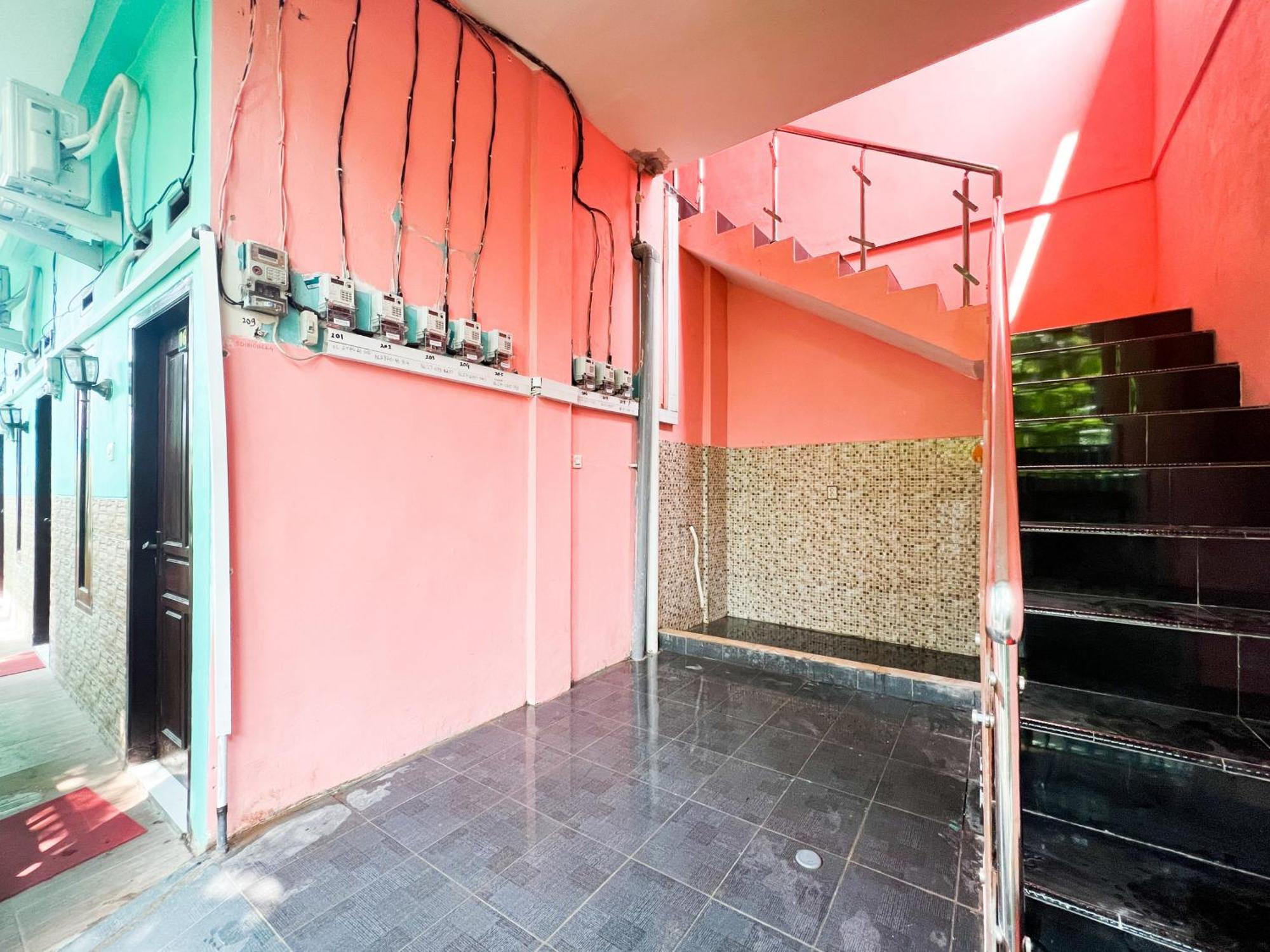 Reddoorz Near Sunrise Mall Mojokerto Exterior photo