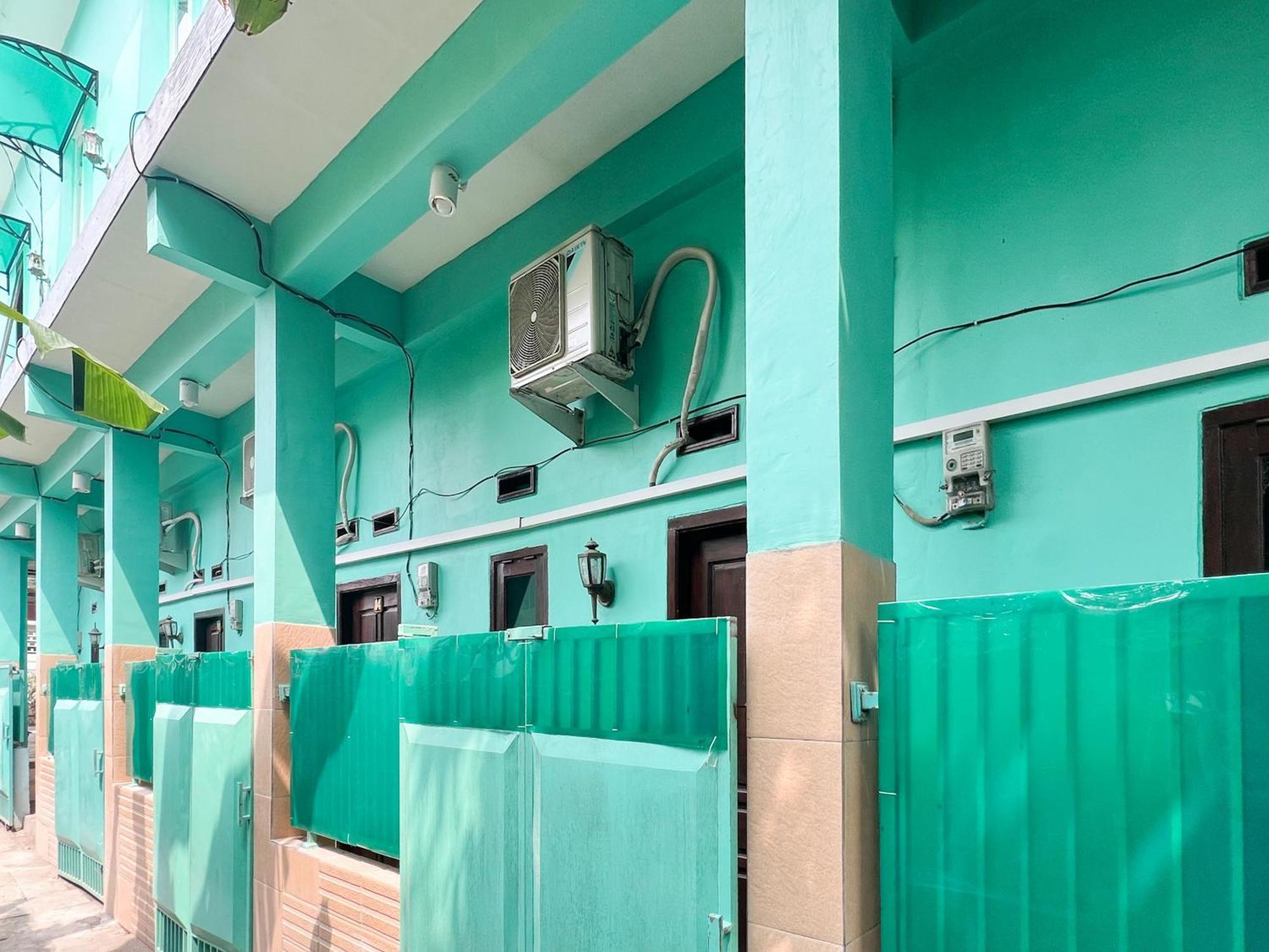 Reddoorz Near Sunrise Mall Mojokerto Exterior photo
