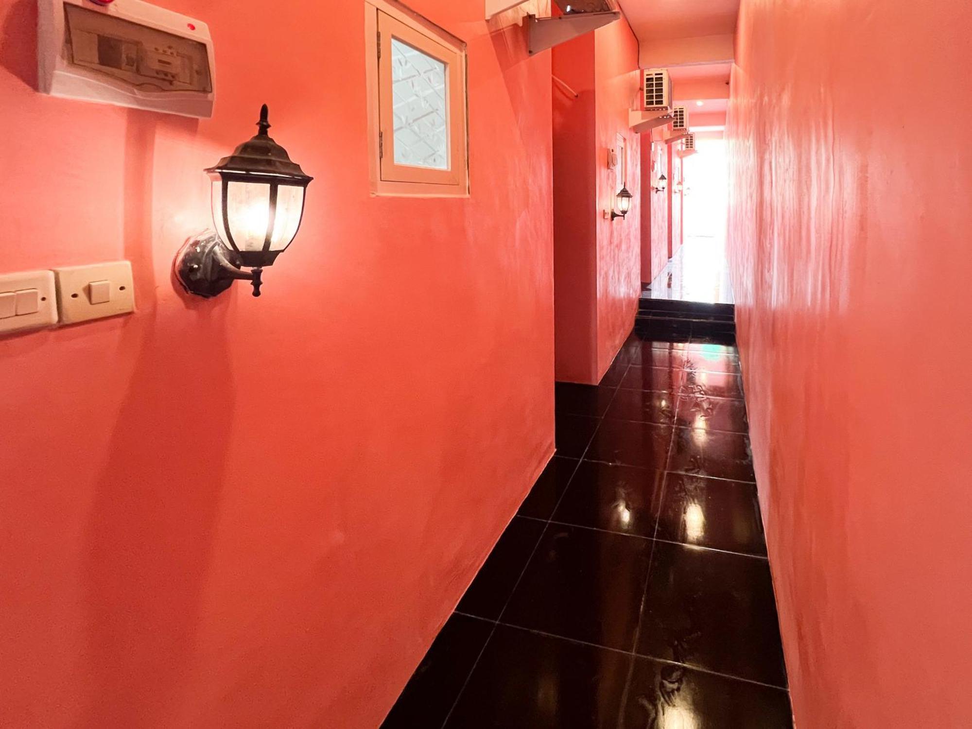 Reddoorz Near Sunrise Mall Mojokerto Exterior photo